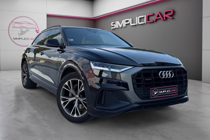 AUDI Q8